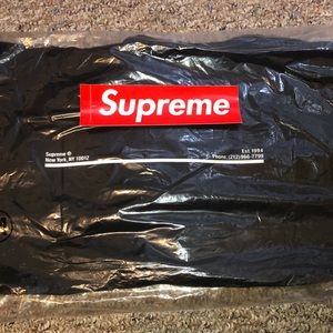 Supreme Shop Hoodie